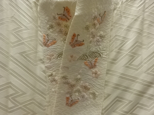  蝶模様振袖用長襦袢（刺繍衿付）